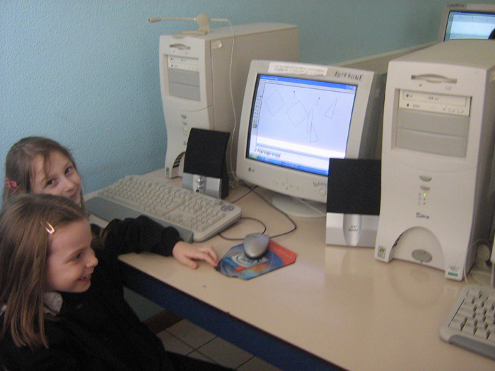 pupils drawing shapes on pc
